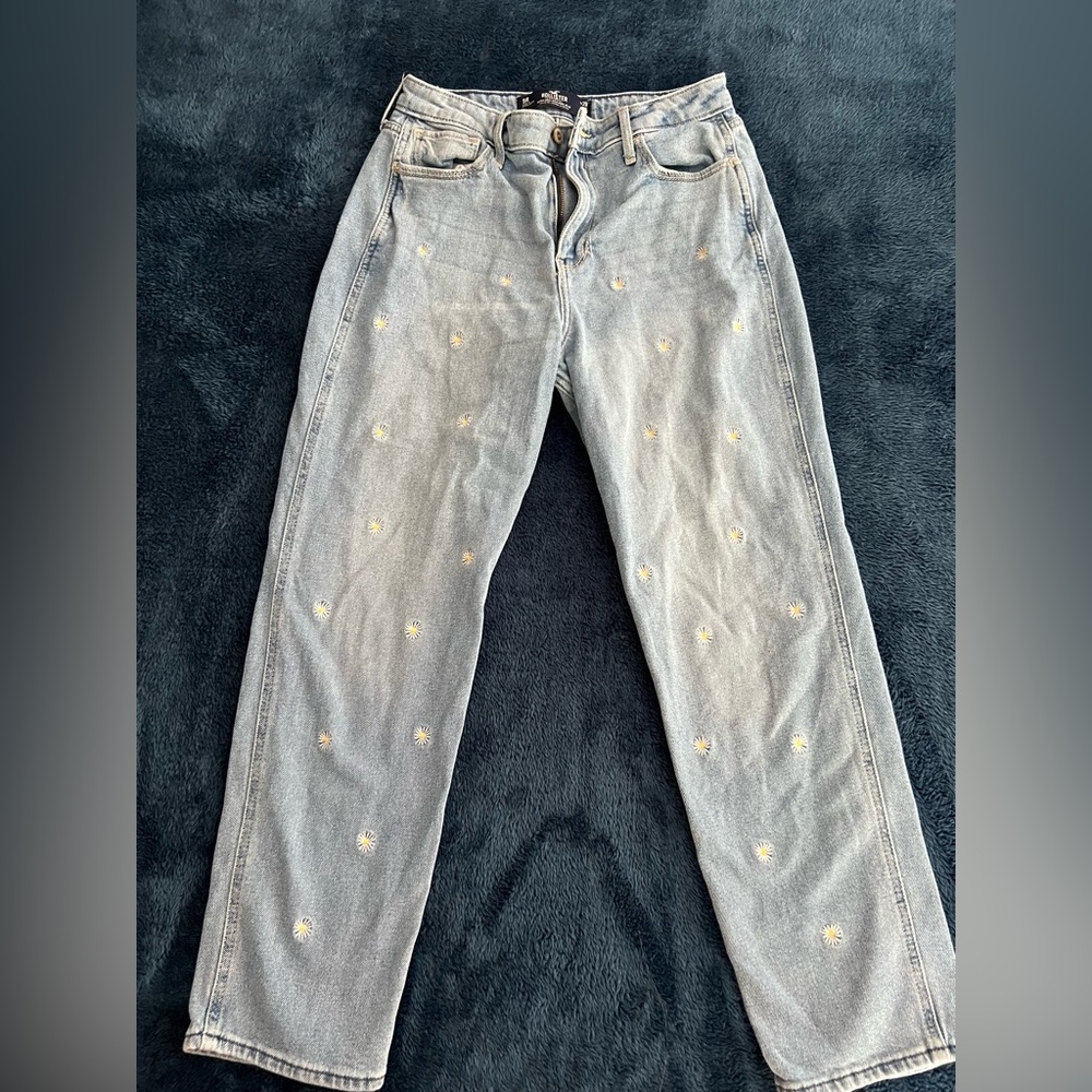 Hollister Daisy Print Ultra High Rise Mom Jeans